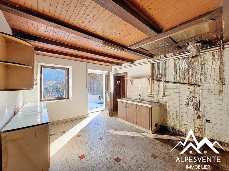 Maison - 260 m² - 9 pièces