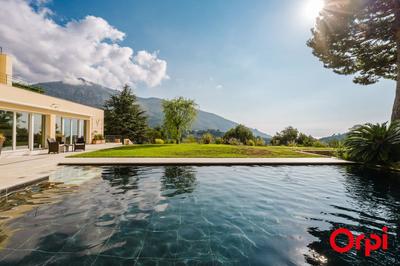 Villa - 366 m² - 11 pièces