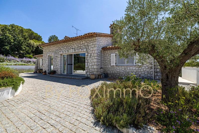 Villa - 214 m² - 6 pièces