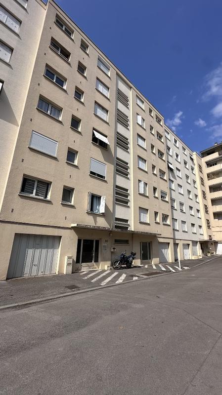 Appartement - 82 m² - 4 pièces