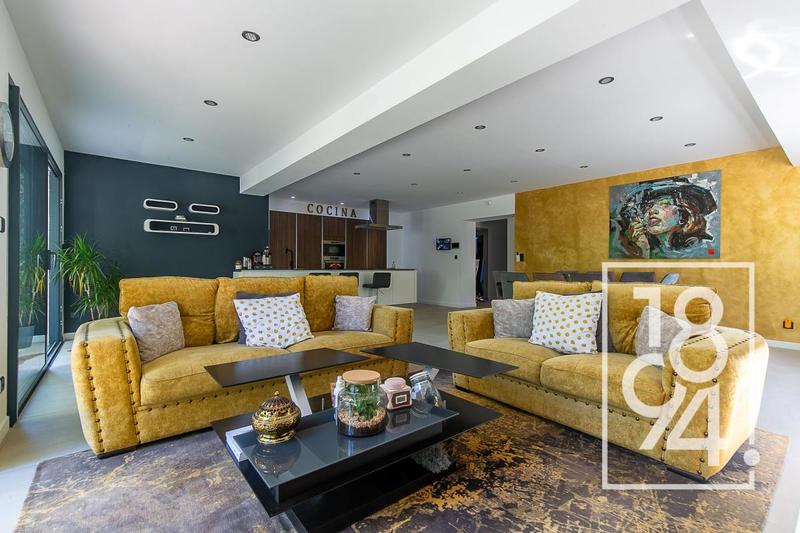 Villa - 230 m² - 6 pièces