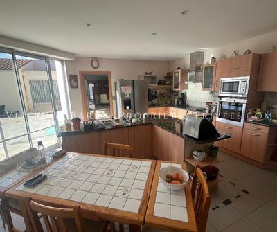 Maison - 300 m² - 7 pièces