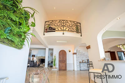 Villa - 238 m² - 6 pièces