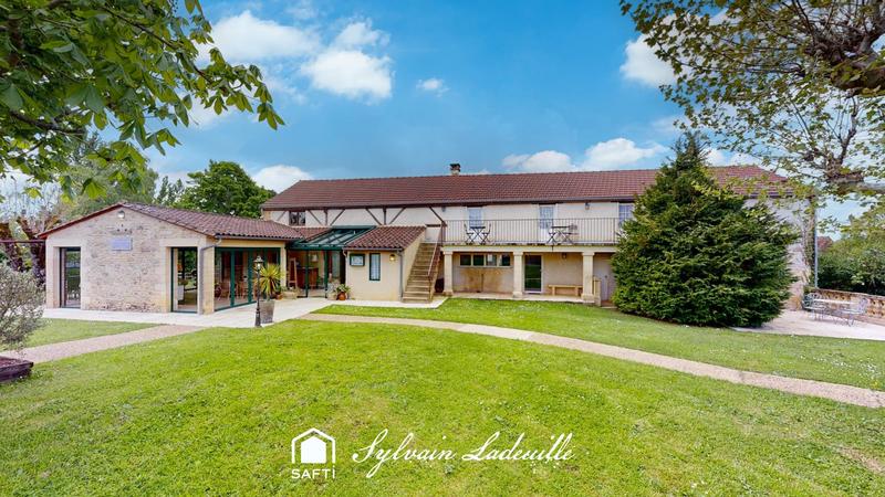 Maison - 319 m² - 10 pièces