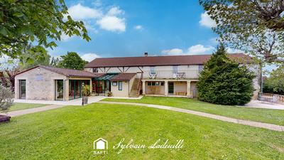 Maison - 319 m² - 10 pièces