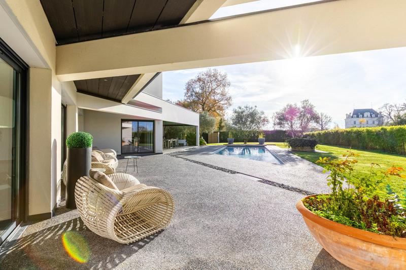 Maison contemporaine - 287 m² - 7 pièces