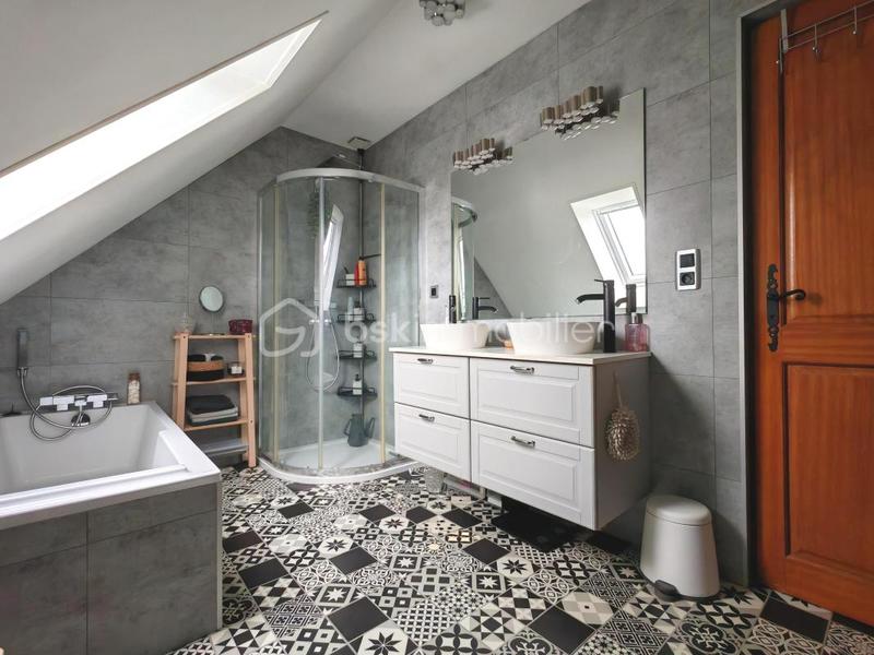 Maison - 91 m² - 6 pièces