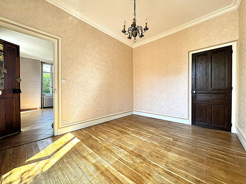 Maison - 144 m² - 8 pièces