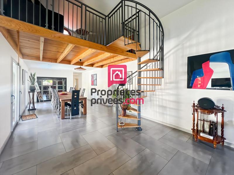 Maison - 200 m² - 7 pièces