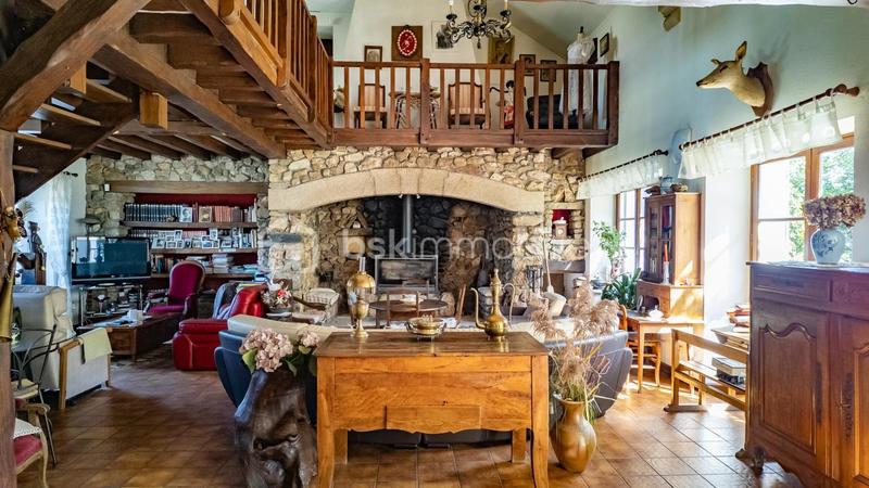 Propriété - 283 m² - 7 pièces