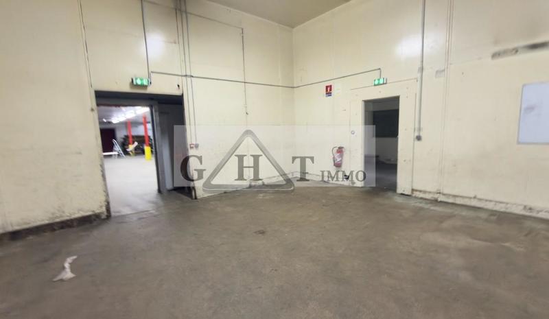 Entrepôt - 1 965 m²