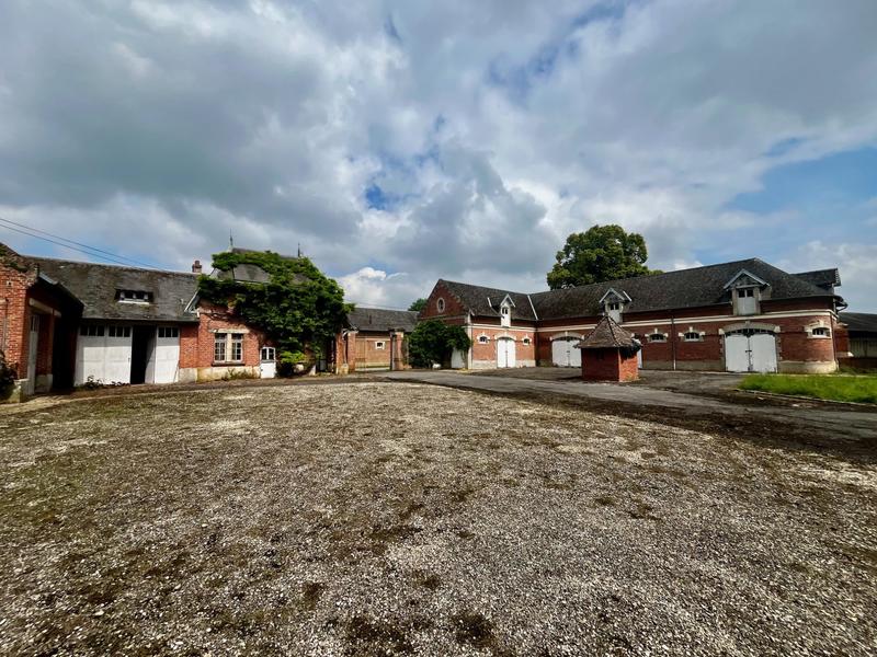 Maison - 335 m² - 10 pièces