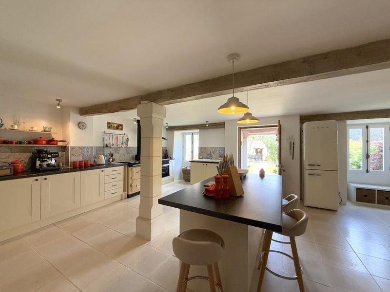 Maison - 360 m² - 8 pièces