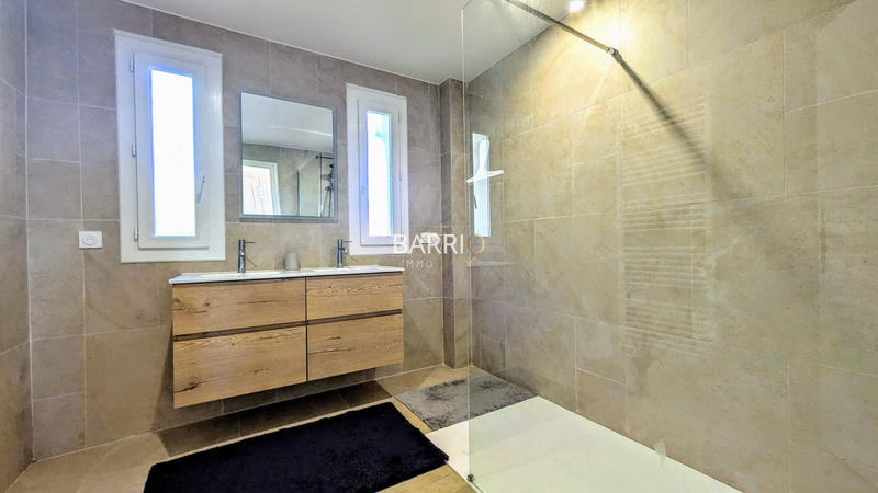 Villa - 280 m² - 9 pièces