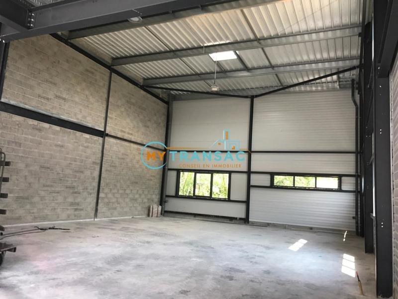 Local d'activité / Entrepôt - 221 m²