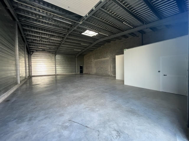 Local d'activité / Entrepôt - 242 m²