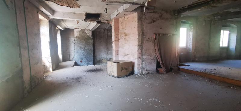 Maison - 300 m² - 8 pièces