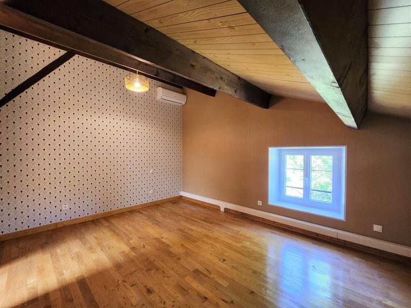 Maison en pierre - 195 m² - 6 pièces