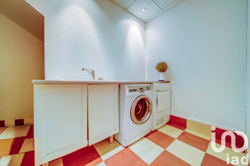 Maison - 227 m² - 8 pièces