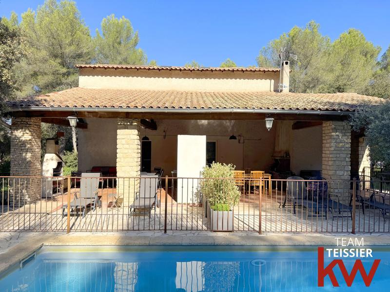 Maison - 301 m² - 5 pièces