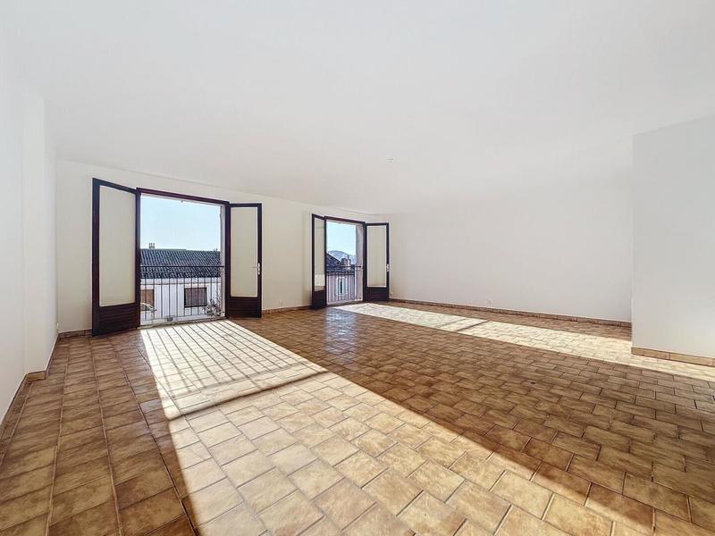 Appartement - 120 m² - 5 pièces