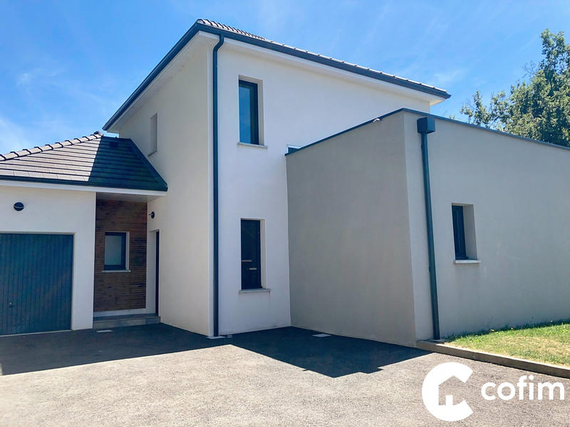 Maison - 104 m² - 5 pièces