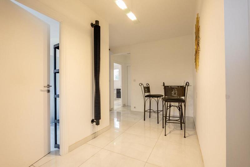 Maison - 232 m² - 8 pièces