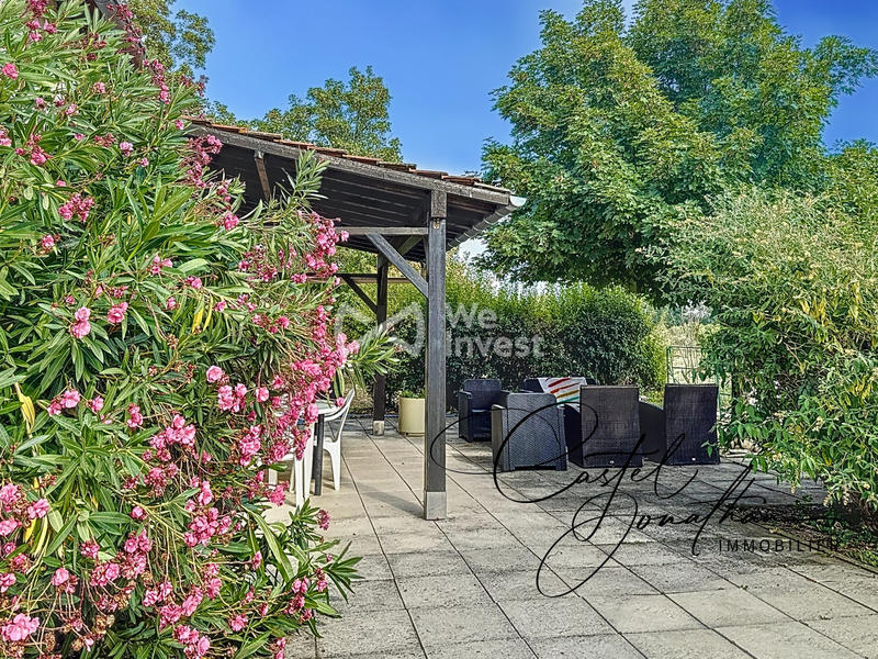 Maison - 460 m² - 8 pièces