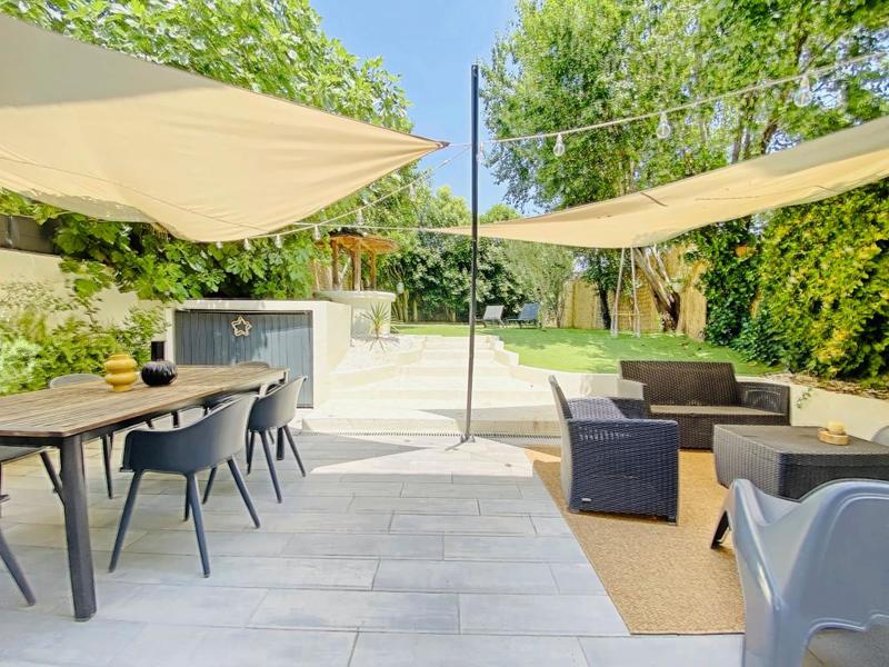 Maison - 210 m² - 6 pièces