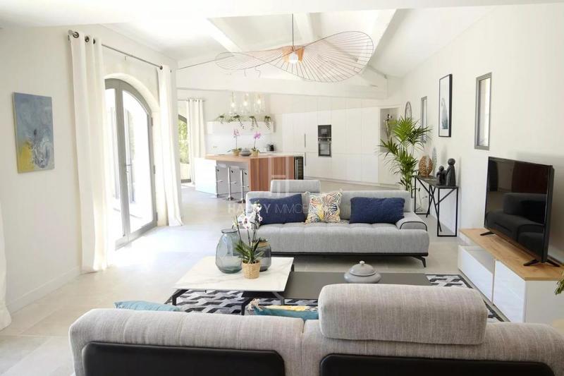 Maison - 222 m² - 7 pièces