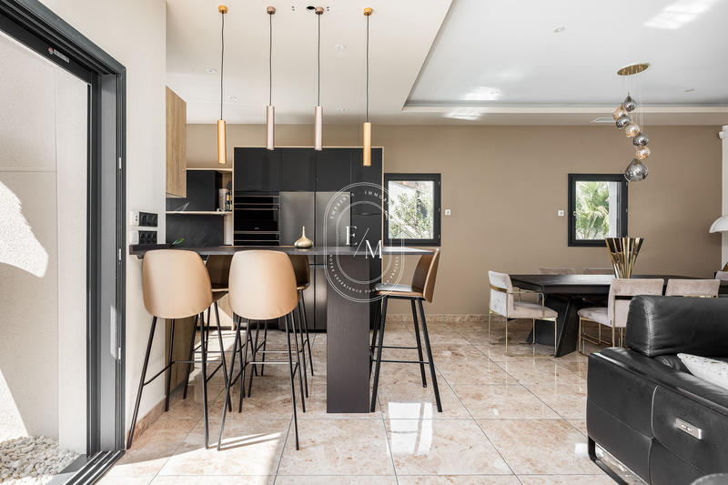 Villa - 169 m² - 5 pièces