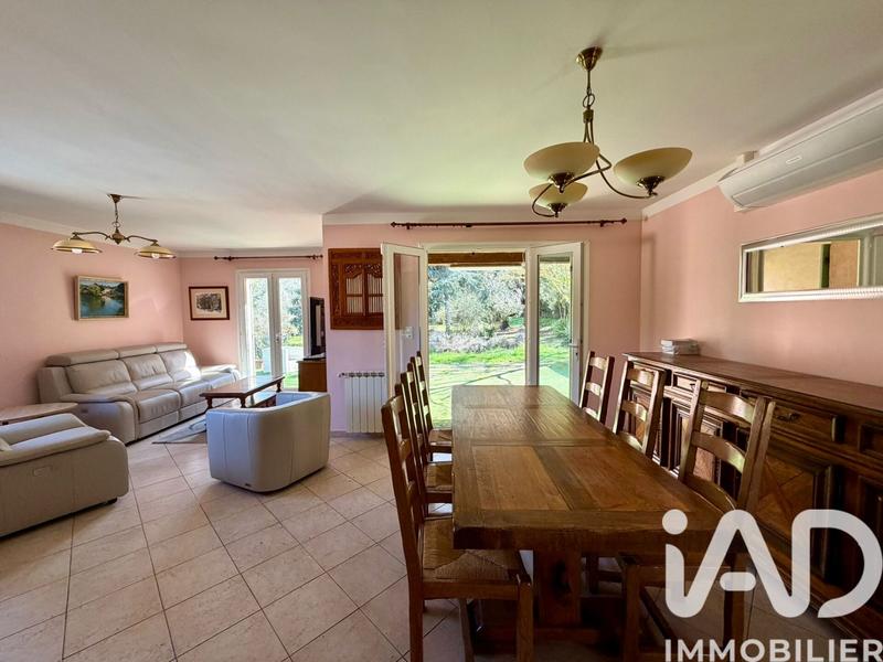 Maison - 230 m² - 8 pièces