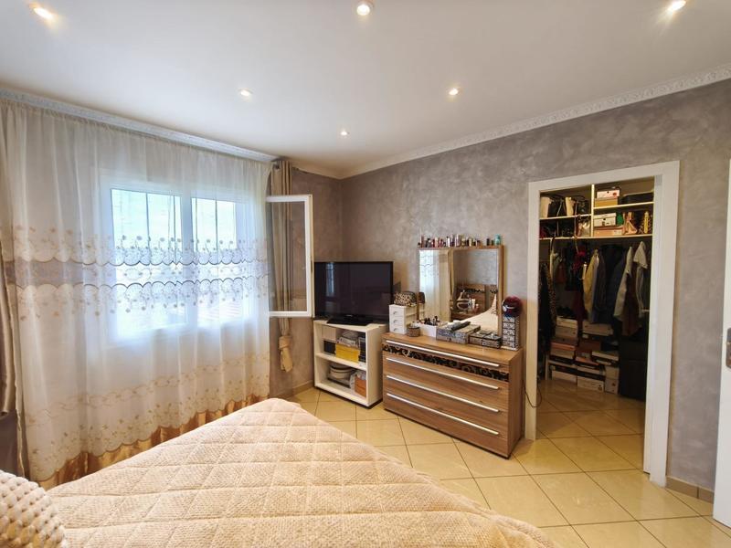 Maison - 219 m² - 7 pièces