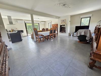 Pavillon - 220 m² - 9 pièces