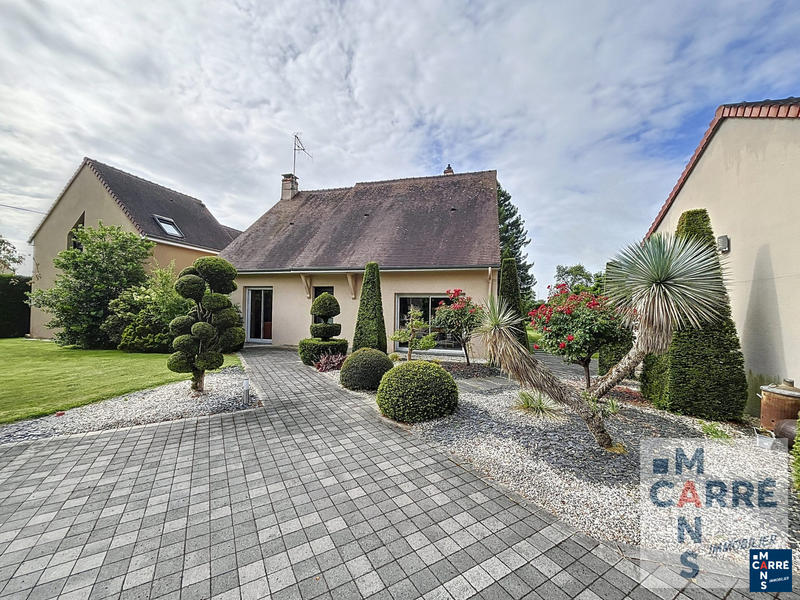 Maison traditionnelle - 275 m² - 7 pièces