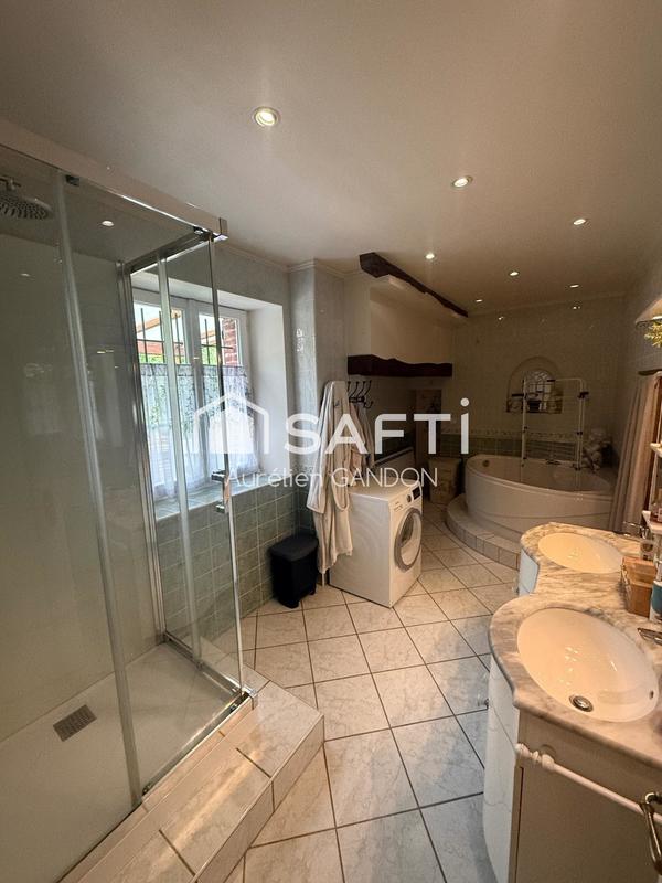 Maison - 198 m² - 6 pièces