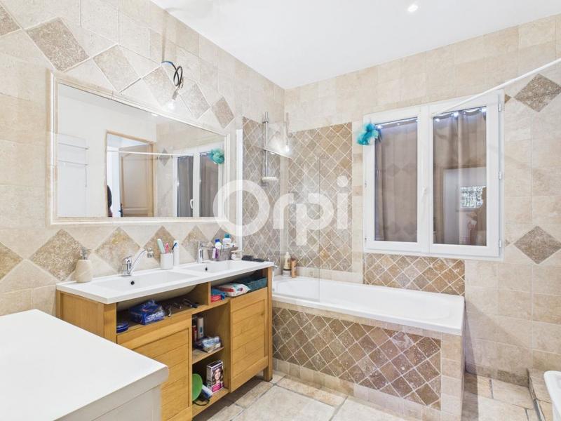 Maison - 336 m² - 11 pièces