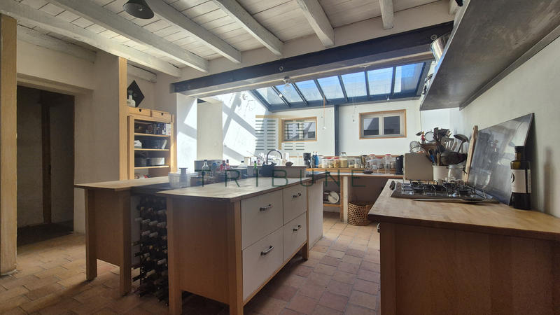 Maison - 330 m² - 13 pièces