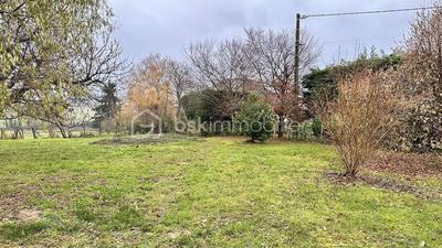 Terrain constructible - 803 m²