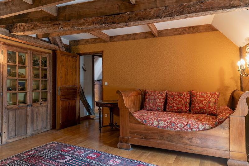 Maison - 317 m² - 12 pièces