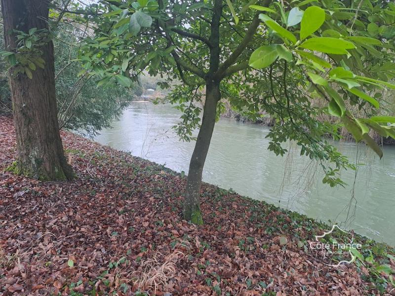 Local commercial - 739 m²