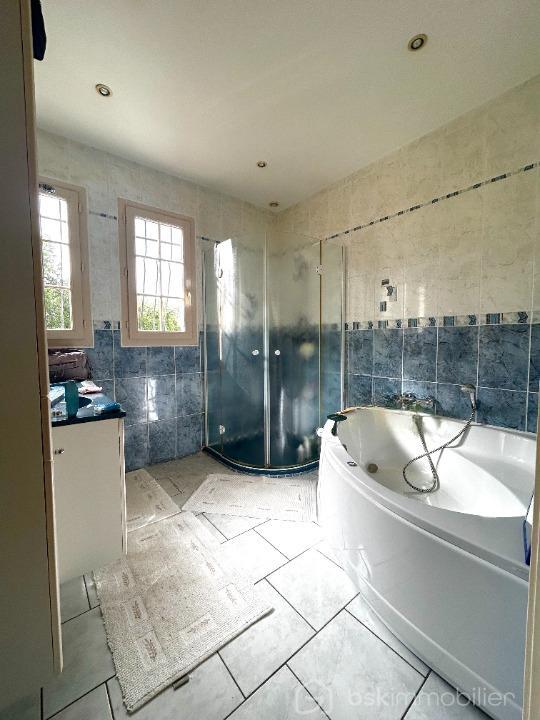 Maison - 200 m² - 7 pièces