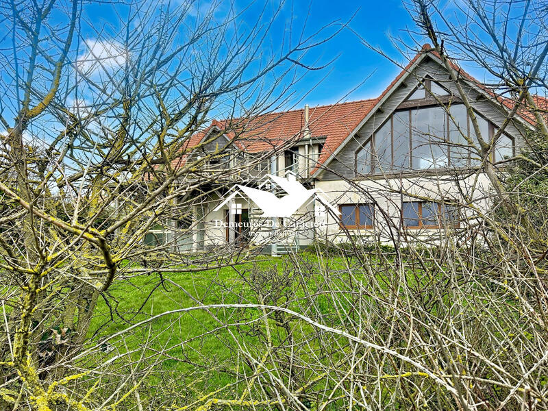 Maison - 277 m² - 10 pièces