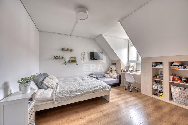 Maison - 285 m² - 8 pièces