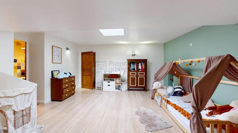 Maison - 280 m² - 7 pièces