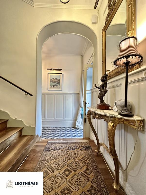 Maison - 362 m² - 14 pièces