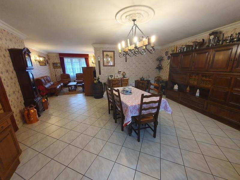 Maison - 259 m² - 6 pièces