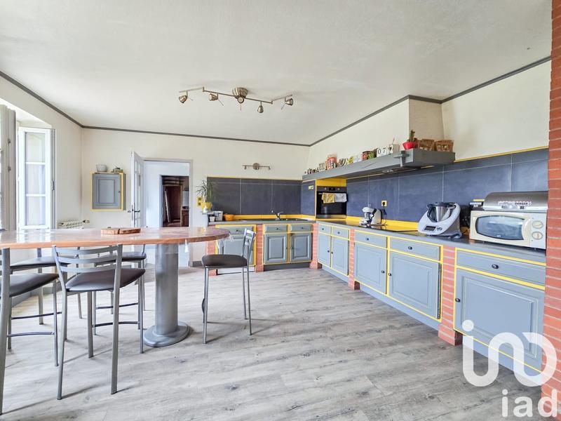 Maison - 260 m² - 6 pièces