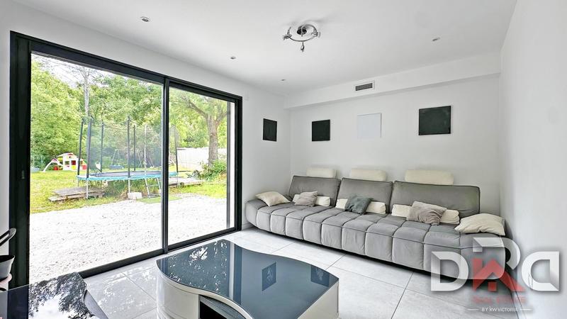 Maison - 205 m² - 8 pièces