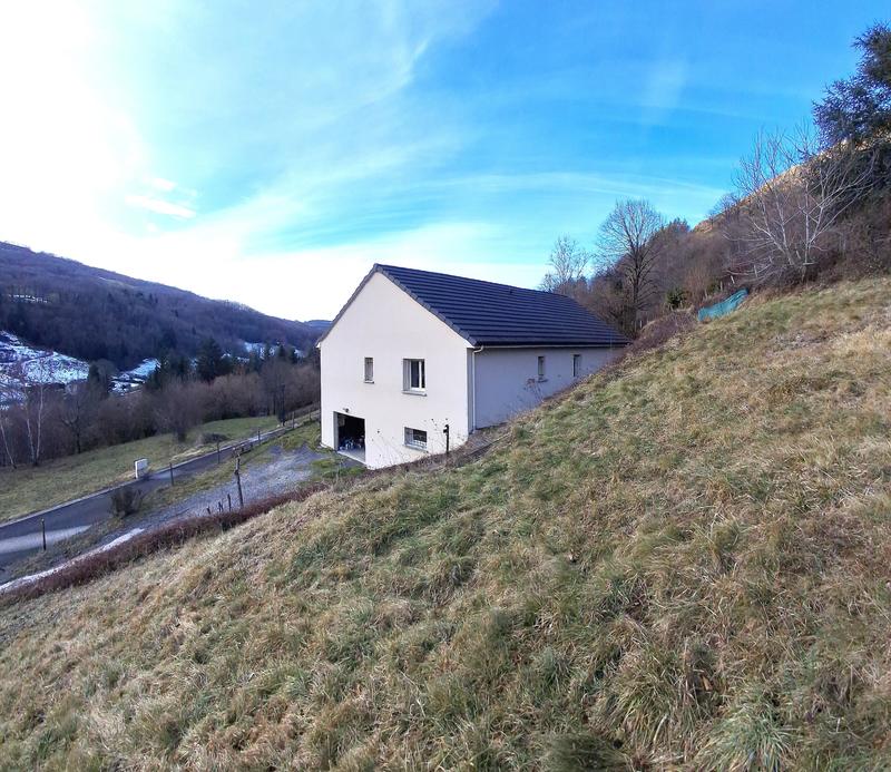 Maison - 93 m² - 4 pièces